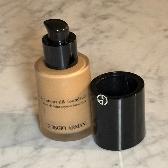 Armani Beauty Luminous Silk Foundation | 6 Medium, Olive - Picture 2 of 5